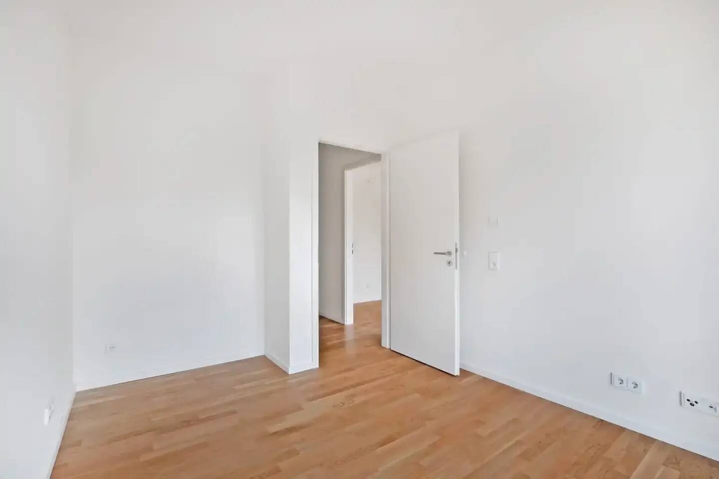 Stilvolles 1-Zimmer-Apartment mit Einbauküche & Fußbodenheizung in der Buolstraße - Photo 1
