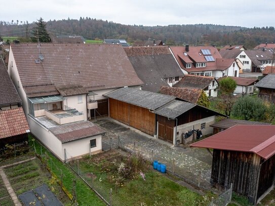 Wohnhaus, ehem. Bauernhaus mit grossem Grundstück u. Nebengebäuden!