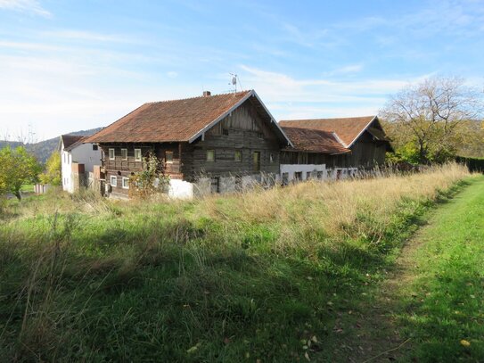 Vierseit-Hofstelle in absolut ruhiger und sonniger Dorfrandlage mit Obstwiese und Weitblick im Feriengebiet Sonnenwald…