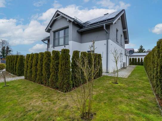 Modernes Einfamilienhaus mit 10kW PV Anlage und Waermepumpe