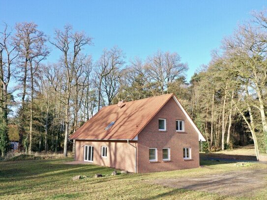 Einfamilienhaus mit Ausbaureserve auf großem Grundstück und in idyllischer Lage!