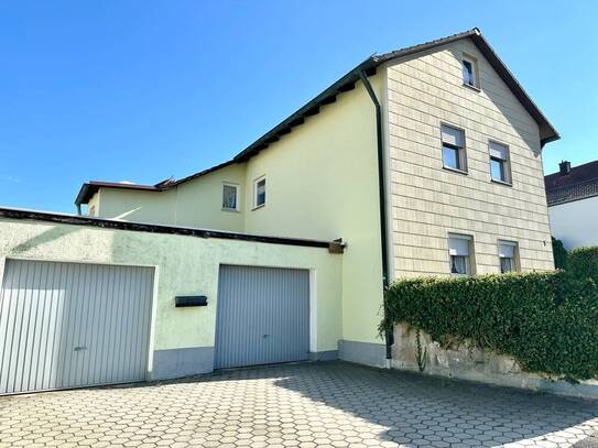 Ein- bis Zweifamilienhaus mit kleinem Garten + Doppelgarage + Nebengebäuden!
