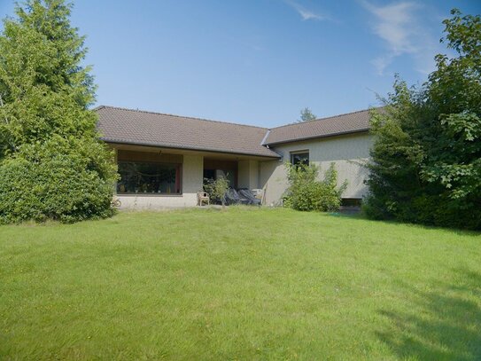 WINKELBUNGALOW MIT UNVERBAUTEM NATURBLICK UND OBJEKTVIDEO