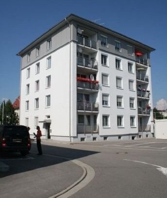 Helle 3 Zimmer Wohnung mit Balkon und Abstellkammer