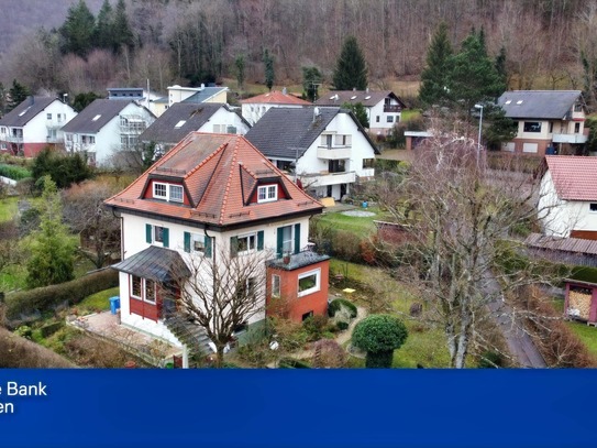 Zeitlose Eleganz: Charmantes Haus mit malerischem Garten