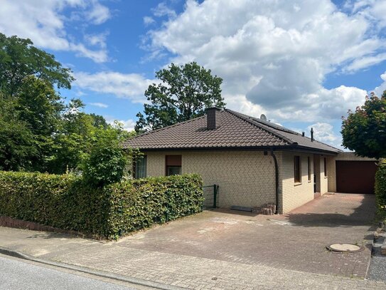 Charmanter Winkelbungalow mit Wintergarten und Garage