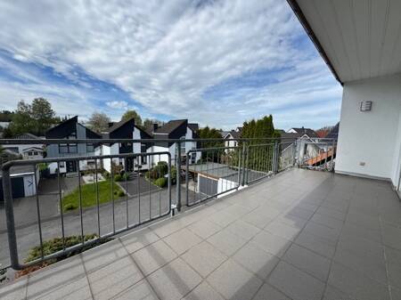 Renovierte Maisonette-Wohnung mit Balkon, Loggia & Carport in Iserlohn-Hennen zu vermieten