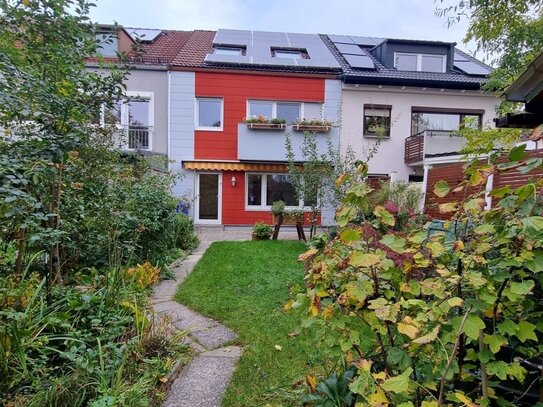 Bezugsfrei! Großer Garten! Charmantes Reihenmittelhaus zum verlieben!