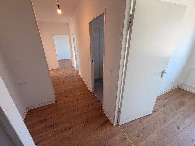 Wohn(t)raum zum Selbergestalten - renovierungsbedürftige 3-Zimmer-Wohnung mit Balkon! - Foto 1