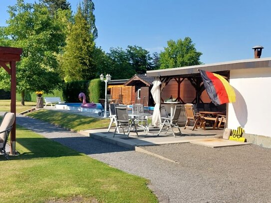 Lippstadt (Bad-Waldliesborn) 2- Familienhaus plus Anbau -in traumhafter Lage- mit Pool