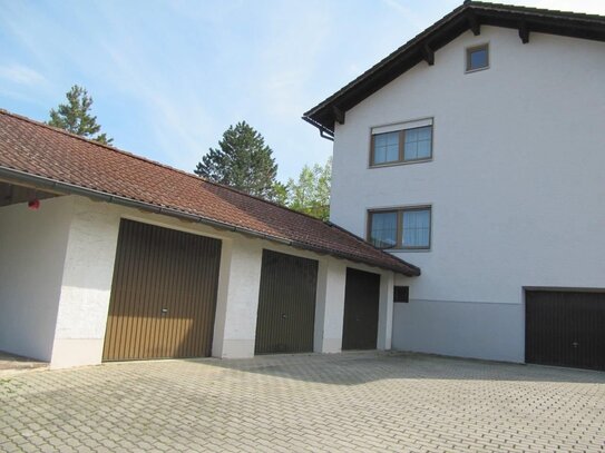 Zweifamilienhaus mit großen 4 1/2-Zimmer-Wohnungen in zentrumsnaher Lage von Mainburg