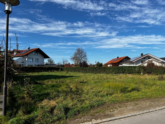 Zwei Baugrundstücke für Doppelhaus bei Traunstein