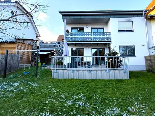 Modernes Haus mit Terrasse, Garten, Stellplatz