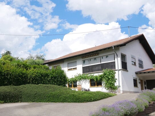 Idyllisches Zweifamilienhaus in Karlsbrunn mit großem Garten für Naturliebhaber