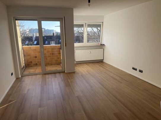 1-Zi.-APARTMENT - NEUE EINBAUKÜCHE - NEUER BODEN - BALKON - TG-STELLPLATZ