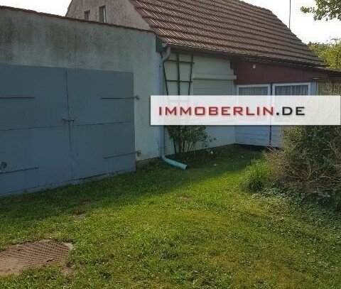 IMMOBERLIN.DE - Sanierungsbedürftiges Einfamilienhaus mit großzügigem Garten in ländlicher Lage