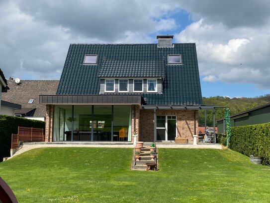 Traumhaftes 1-Familienwohnhaus mit Doppelcarport und angrenzender Lagerhalle in sehr guter Ortslage von Heinsen