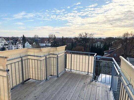 Ansprechende 2-Zimmer Dachgeschoss-Wohnung mit Blick über Dresden