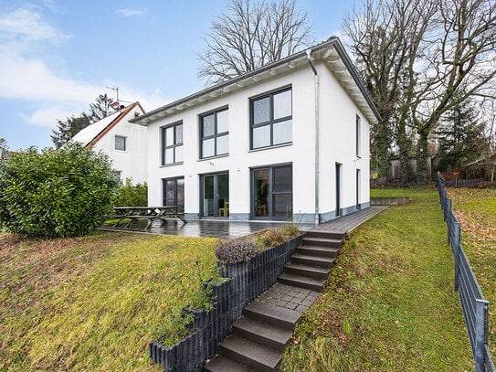 Neuwertiges Einfamilienhaus im Toskana-Stil mit idyllischen Weitblick