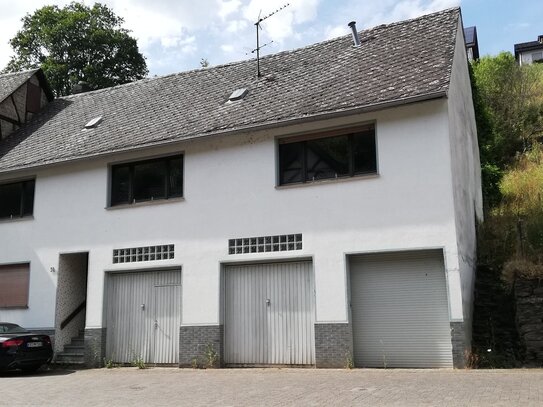 Freist. Haus mit Sanierungsbedarf in Manubach, 3 Garagen