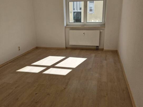 Große 2-Raumwohnung mit Wannenbad und separatem WC