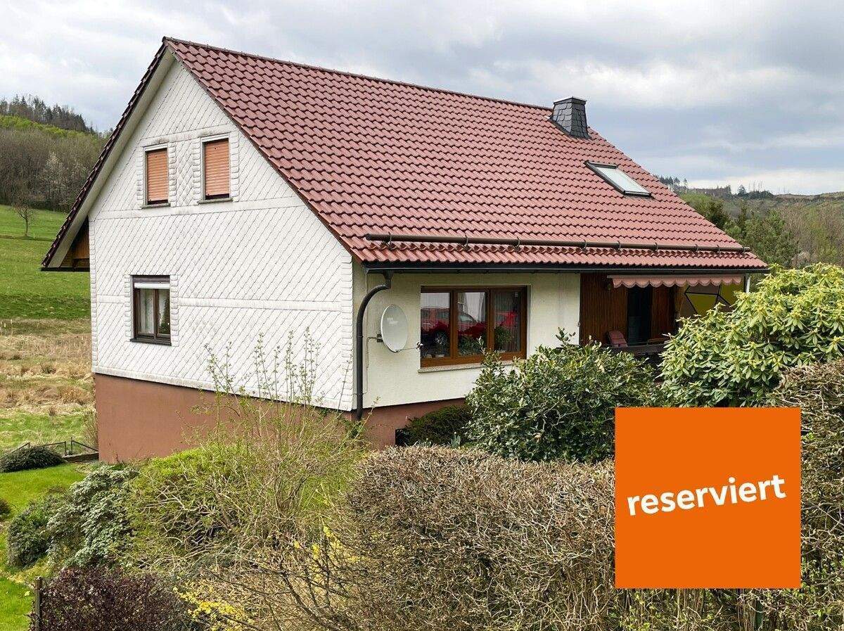 Mandeln: Gepflegtes Haus mit Wohnpotenzial im Dachgeschoss