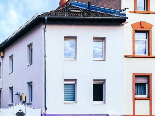 +FFM-Ginnheim+ Charmantes Stadthaus m. optimaler Nutzbarkeit, Garten + Fläche für neues XS-Haus