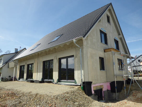 Doppelhaushälfte mit Carport