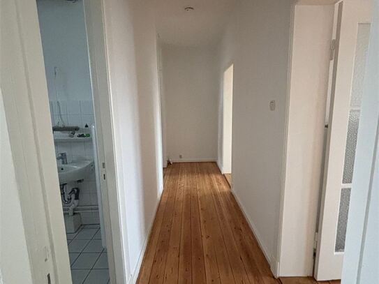 Geräumige 3-Zimmer-Whg. in sehr begehrter Lage // Holtenauer Str. 354a, Kiel