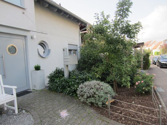 attraktives und modernes 3 Familien-Wohnhaus mit Garten, Doppelgarage und Carport