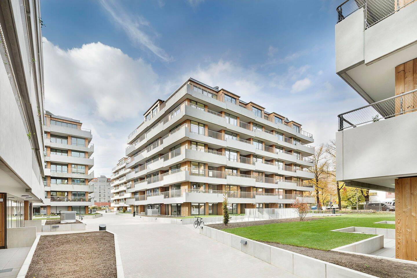 Immergrün - große 3 Zimmer mit umlaufenden Balkon, EBK und Parkett - Foto 1