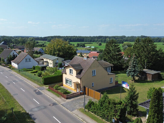 Familienidyll mit großem Grundstück, Garage und herrlichem Weitblick wartet auf Ihre Gestaltungsideen