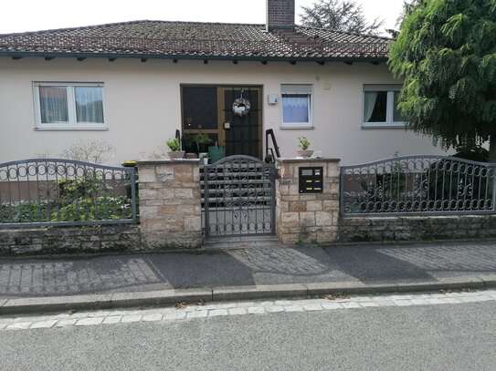 Freistehendes Einfamilienhaus mit Garten