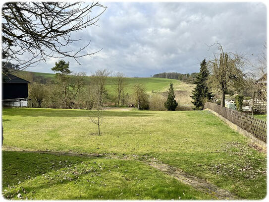 Attraktiv gelegenes Baugrundstück mit wunderschöner und freier Aussicht!