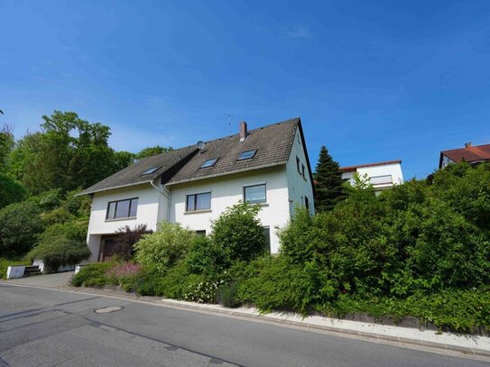 Ein- bis Zweifamilienhaus mit Garten und Doppelgarage in Untersiemau bei Coburg