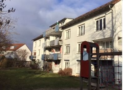 Helle 2-Zimmer Wohnung mit Badewanne, Stellplatz und Balkon