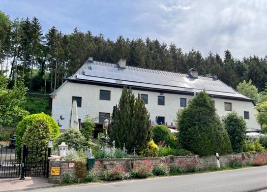 Mehrfamilienhaus im Top Zustand auf großem Grundstück zu verkaufen