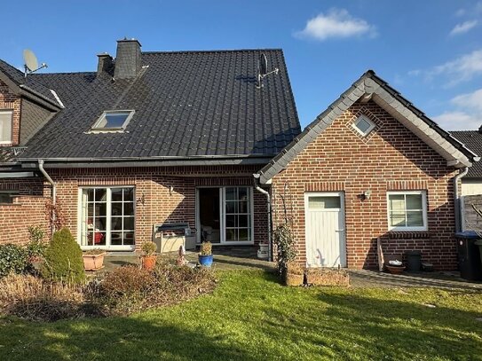 Große Doppelhaushälfte mit Carport und Garage Ihr neues Zuhause in Paderborn-Benhausen