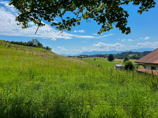 Baugrundstück mit Bergblick für großes Wohnhaus