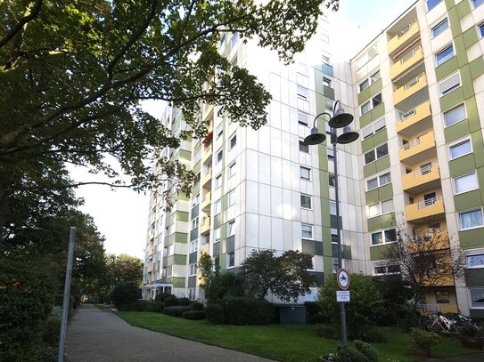 Einziehen und Wohlfühlen! Großzügige Wohnung mit Sonnenbalkon!