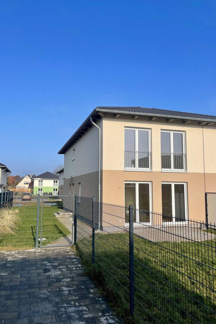 Exklusive Neubau-Doppelhaushälfte | 140 m² | Garten, Terrasse & direkte S-Bahn-Anbindung nach Berlin - Photo 1