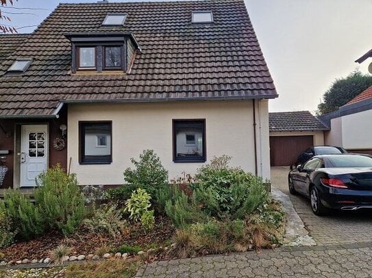 Sanierte Erdgeschosswohnung mit exklusiver Gartennutzung im 2-Familienhaus wartet auf Sie!