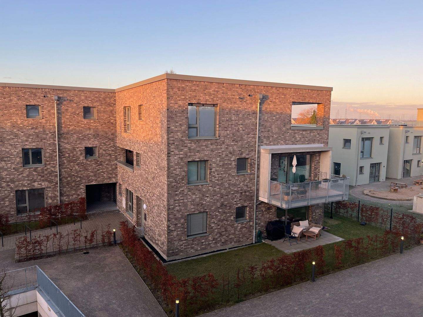 WIDOliving - Lichtdurchflutete 3-Zimmer-Wohnung mit Westbalkon & architektonischer Rundung