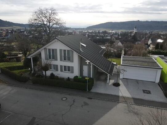 Neuwertiges Einfamilienhaus mit ELW - Top Eckgrundstück mit Alpen-/ Fernsicht in Hilzingen