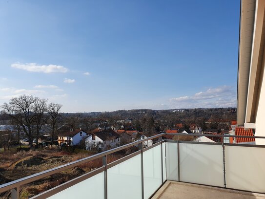 2 Zi DG Wohnung mit großzügigen Balkon