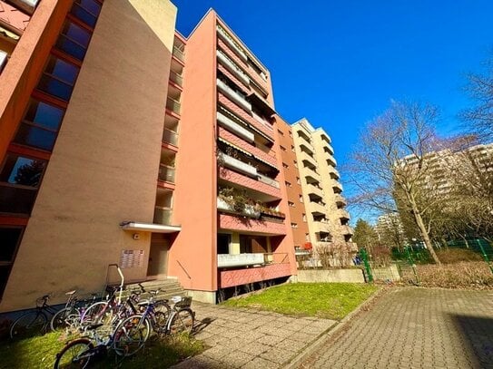 Helle 2-Zimmer-Wohnung mit Balkon und zwei Bädern (WBS)