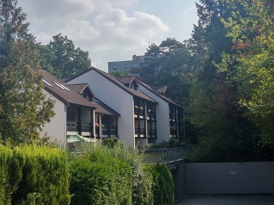 **2-Zi-Wohnung mit sehr guter Aufteilung, EBK, Balkon, Garage in ruhiger Lage , Pfhm.-Sonnenhof - Carl-Schurzstrasse**