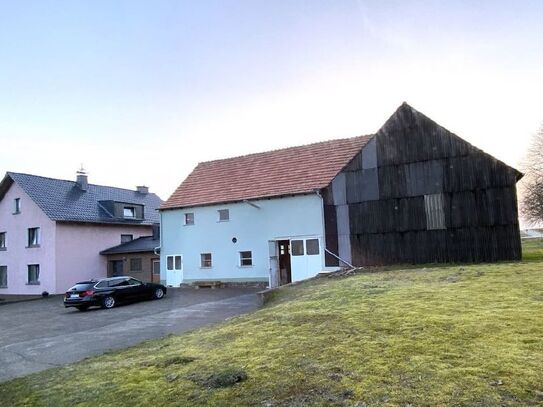 Landleben pur - Wohnhaus mit Stallgebäude !