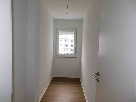 Kompl. renovierte 2-Zimmer-Whg. m. Balkon in sehr zentraler Lage