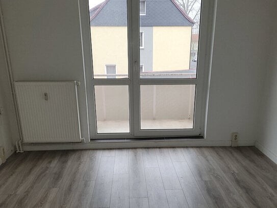 Frisch sanierte 2 Raumwohnung mit Balkon!!!